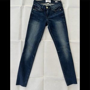 Frame Le Skinny de Jeanne Dark wash raw hem